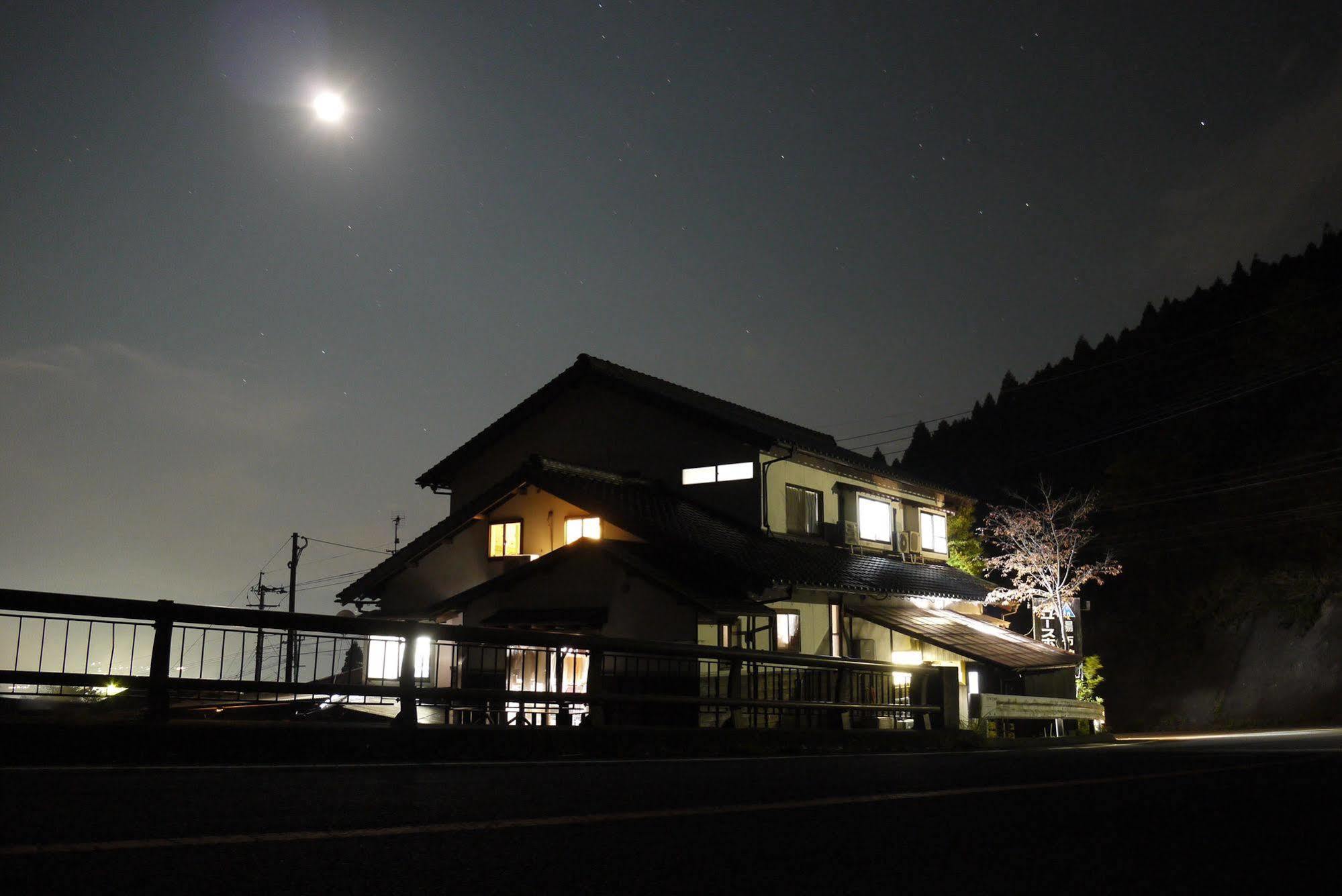 Yufuin Country Road Youth Hostel Экстерьер фото