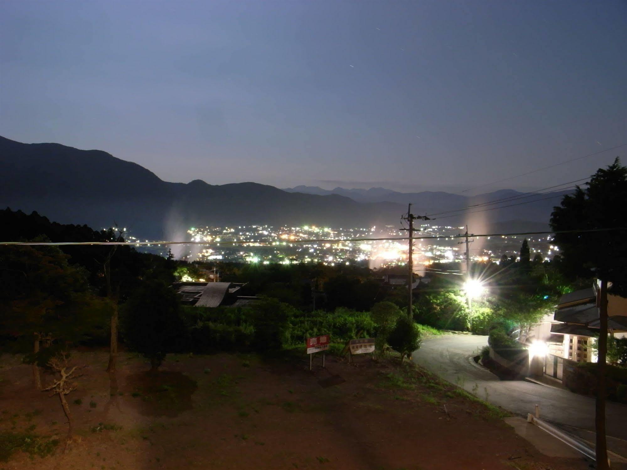 Yufuin Country Road Youth Hostel Экстерьер фото