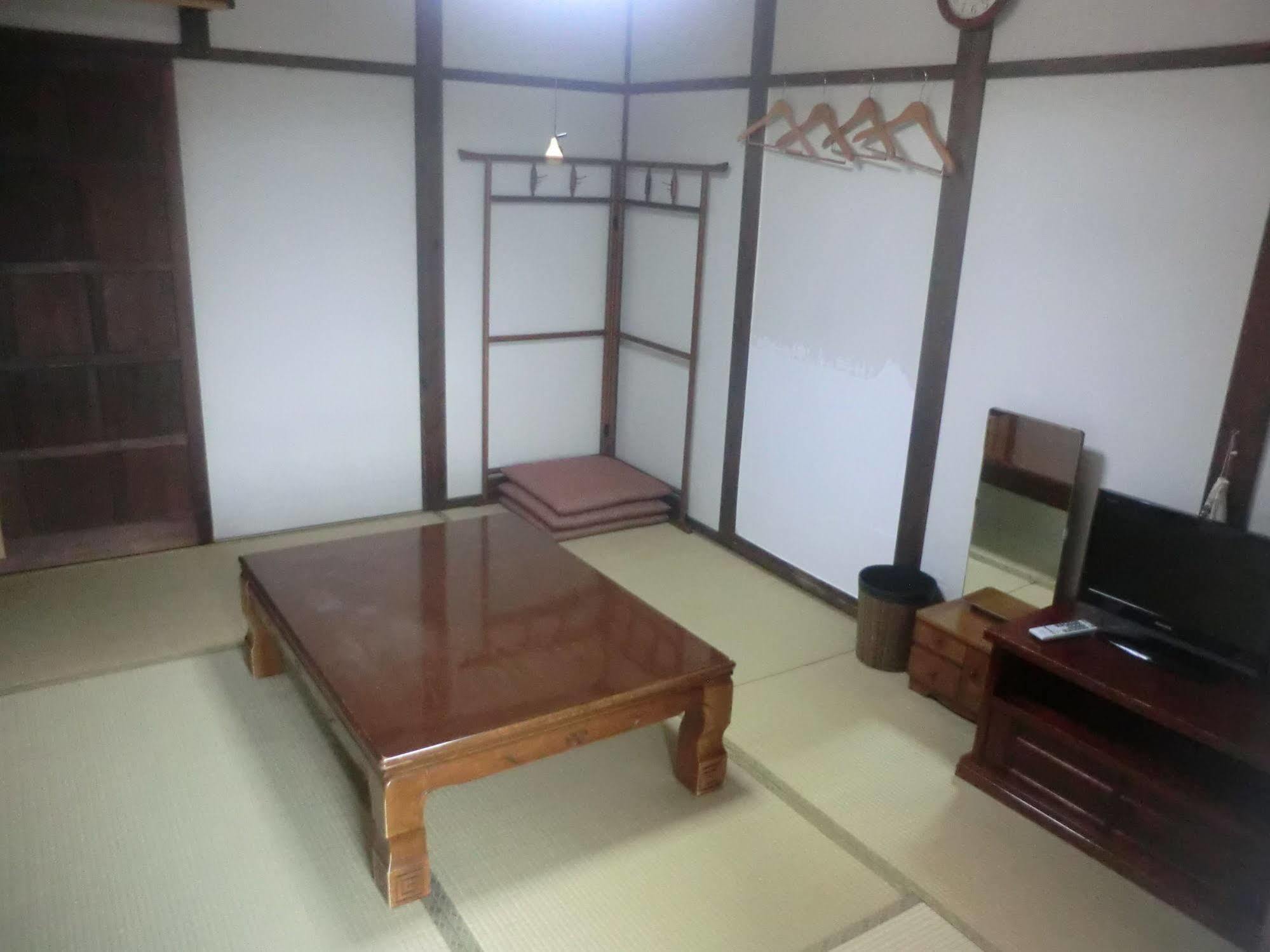 Yufuin Country Road Youth Hostel Экстерьер фото